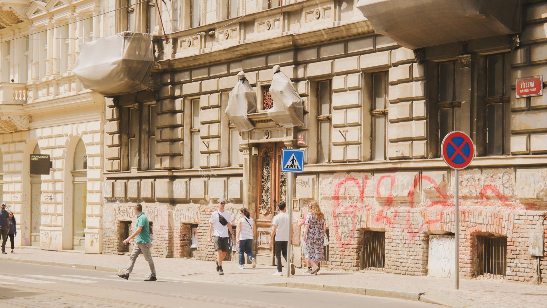 Historické centrum slovenského mesta počas komentovanej prehliadky